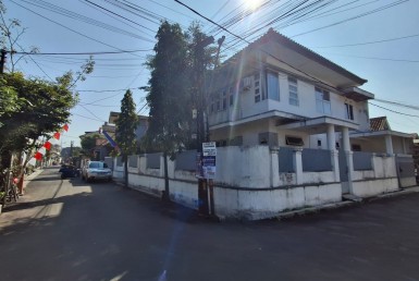 Jual Rumah 2 Lantai 6 Kamar Tidur di Batu Indah Bandung