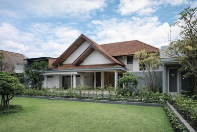 Jual Rumah 2 Lantai, 6 Kamar Tidur di Pasteur