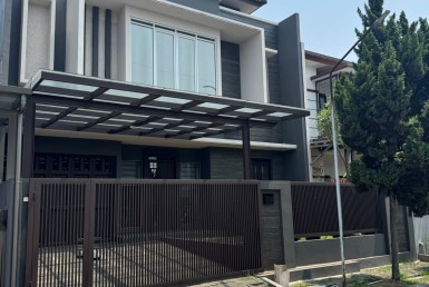 Dijual Rumah 2 Lantai di Singgasana Pradana, Bandung