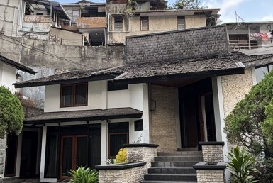 Rumah 2 lantai di setia budi bandung
